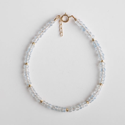 gold bracelet with aqamarine beads