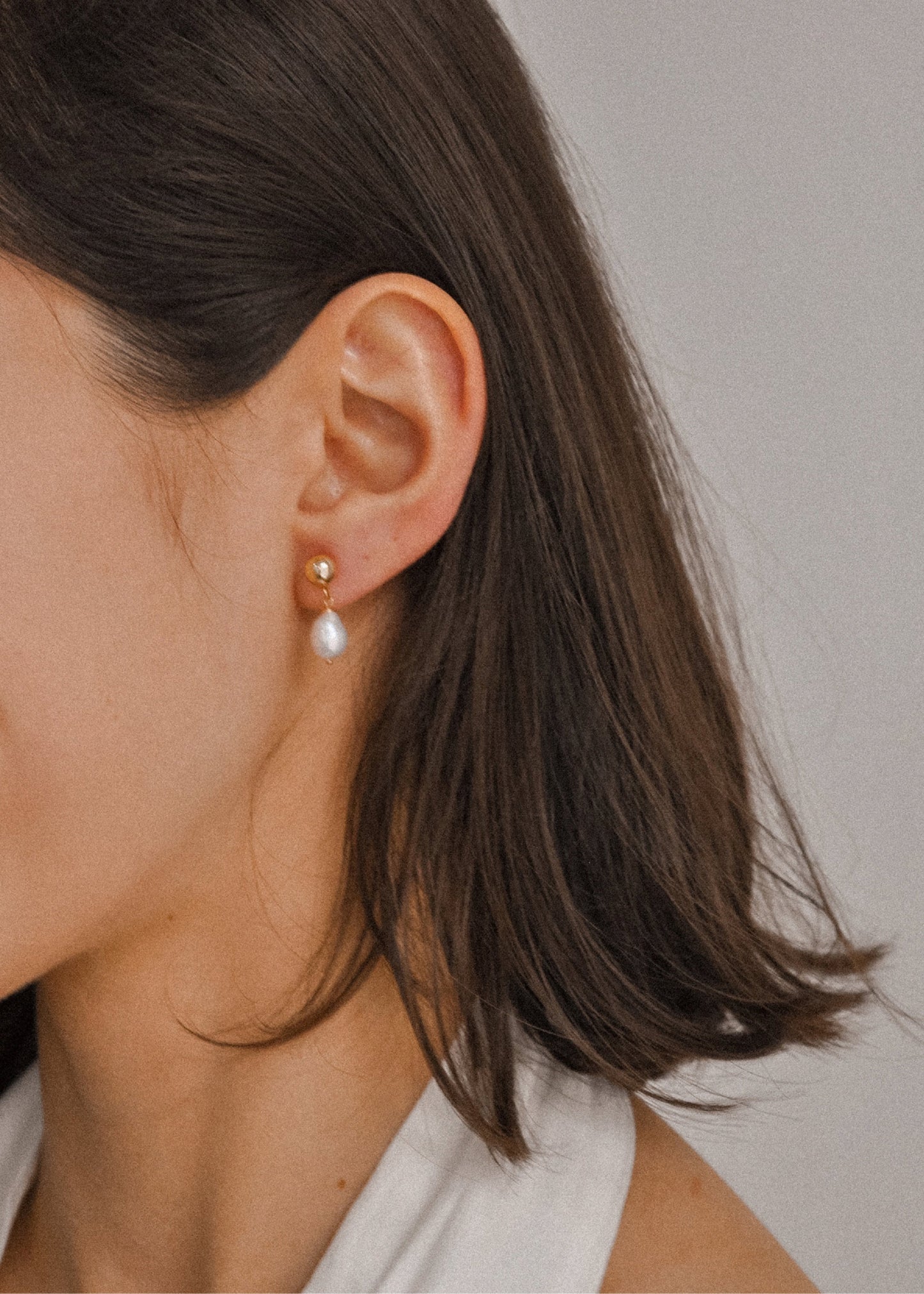 14K Solid Gold Pearl Stud Earrings